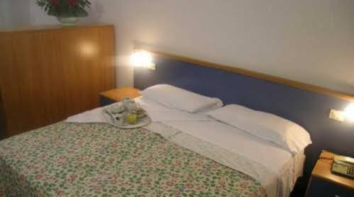 Byron Hotel 