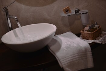 Robur Marsorum (روبور مارسوروم) Bathroom Sink