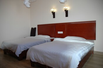 Golden Chopstick Hotel Guestroom