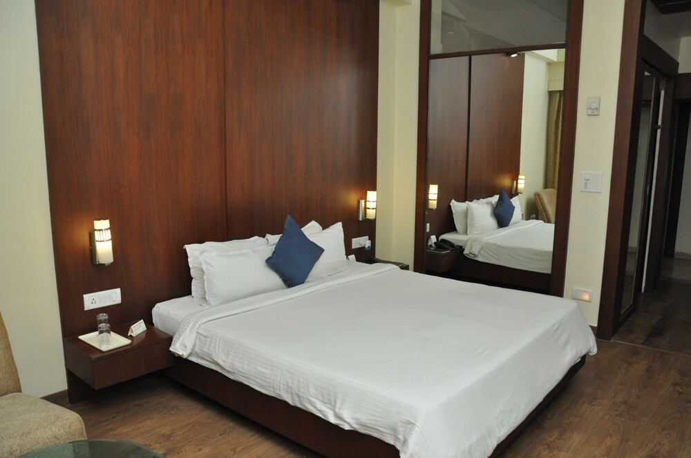 Oyo 13279 Hotel Jabali Palace Guestroom