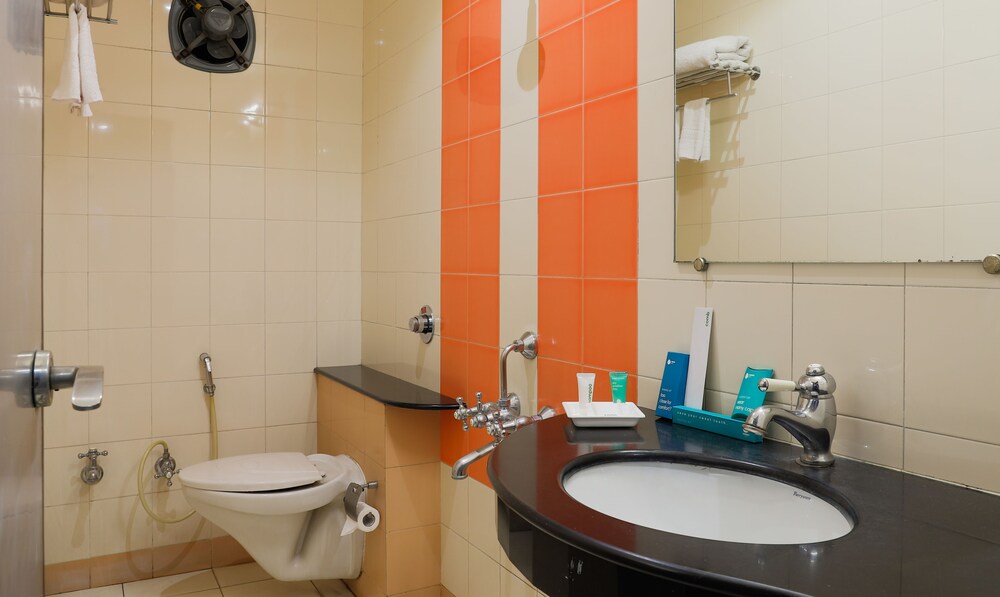Treebo Yuvraj Bathroom