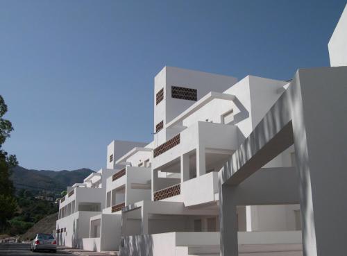 Torrequebrada Golf Gardens Apartment Hotel Description