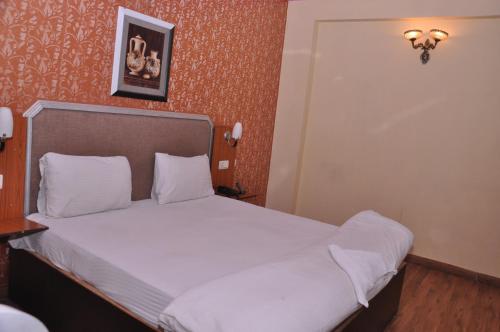 Hotel Samrat Kaushambi 