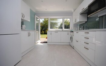 Still Waters Emsworth 205652 In-Room Kitchen