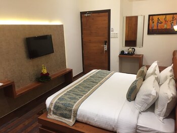 The Royal Shelaton Guestroom