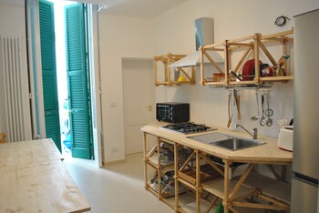 Macchia Mediterranea In-Room Kitchen