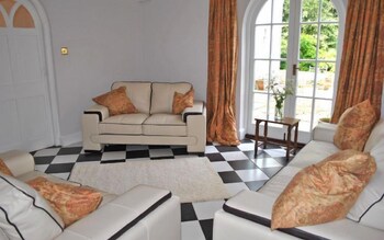 Toll House Emsworth 37078 Living Area