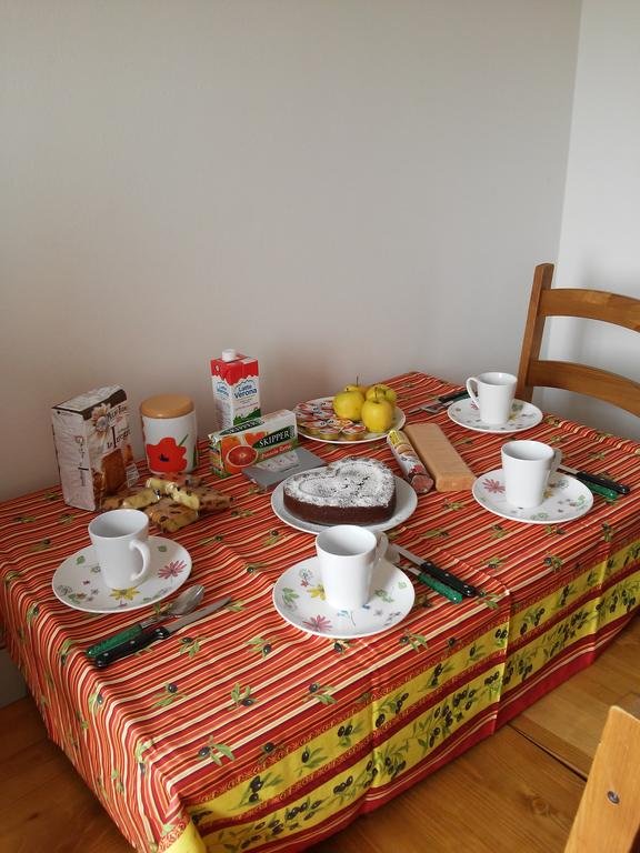 Il Glicine Sul Garda B&b (ایل گلیسین سول گاردا ب&ب) 