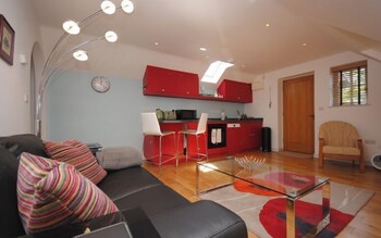 Oldbury Cottage Easthampnett 358958 Living Area