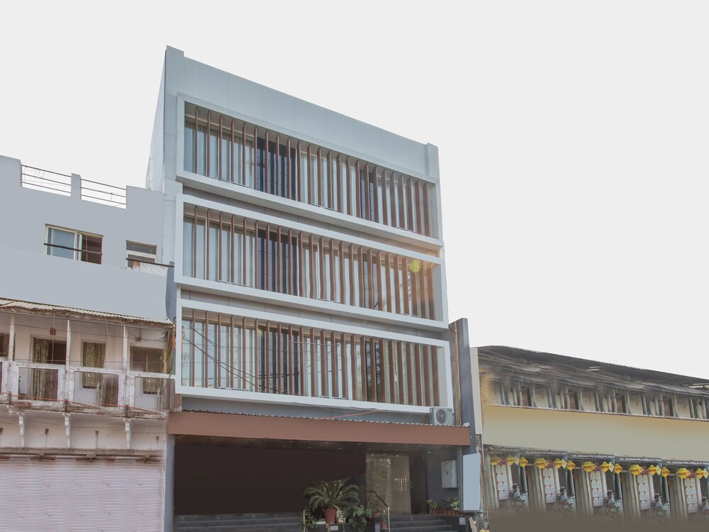 Oyo 10215 Hotel Nandi Hotel Entrance