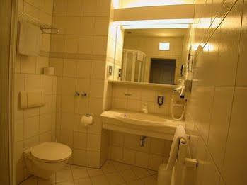 Hotel Mack (هتل ماک) 