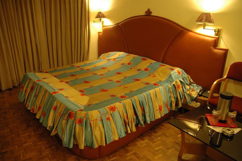 Sri Janakiram Hotels (اسری جاناكیرام هتل) 