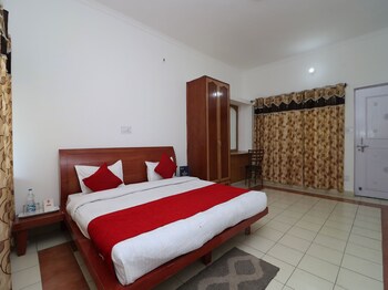 Oyo 15022 Snow Point Inn Guestroom