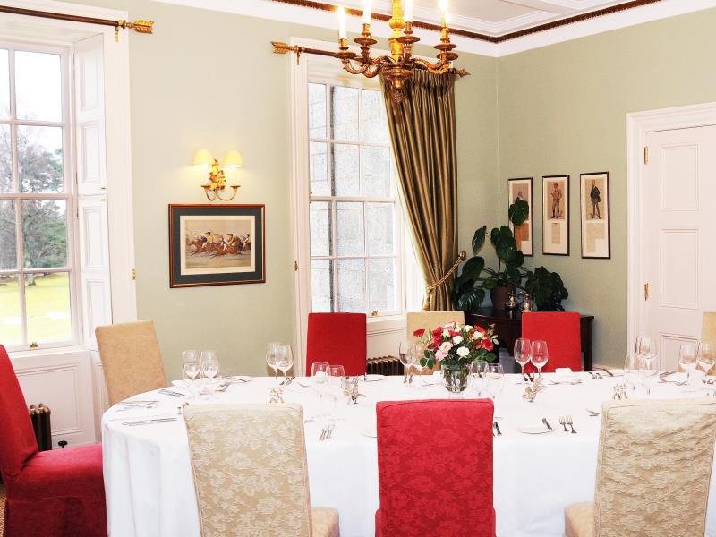 Raemoir House (رامویر هاوس) 