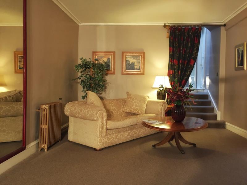 Raemoir House (رامویر هاوس) 