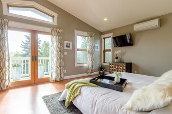 6 Luxurious 6br Seattle Home Guestroom