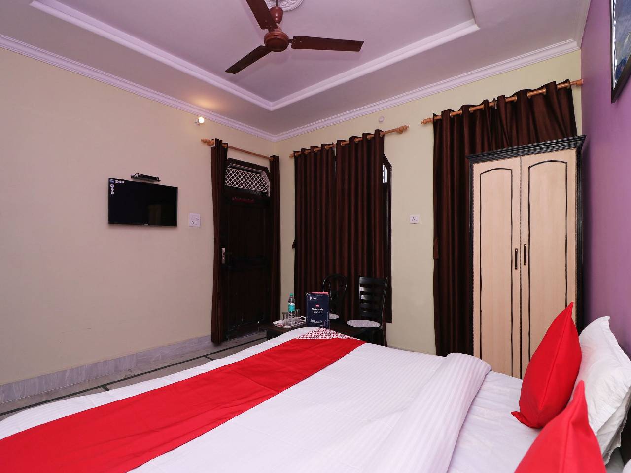 Oyo 13686 Rudraksh Hotel 