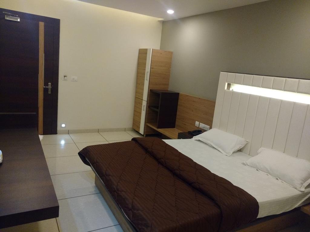 Hotel Anand Corner 