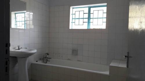 New Nkhwazi Lodge (نیو نخوازی لاج) 