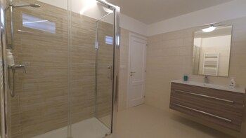 Macchia Mediterranea Bathroom