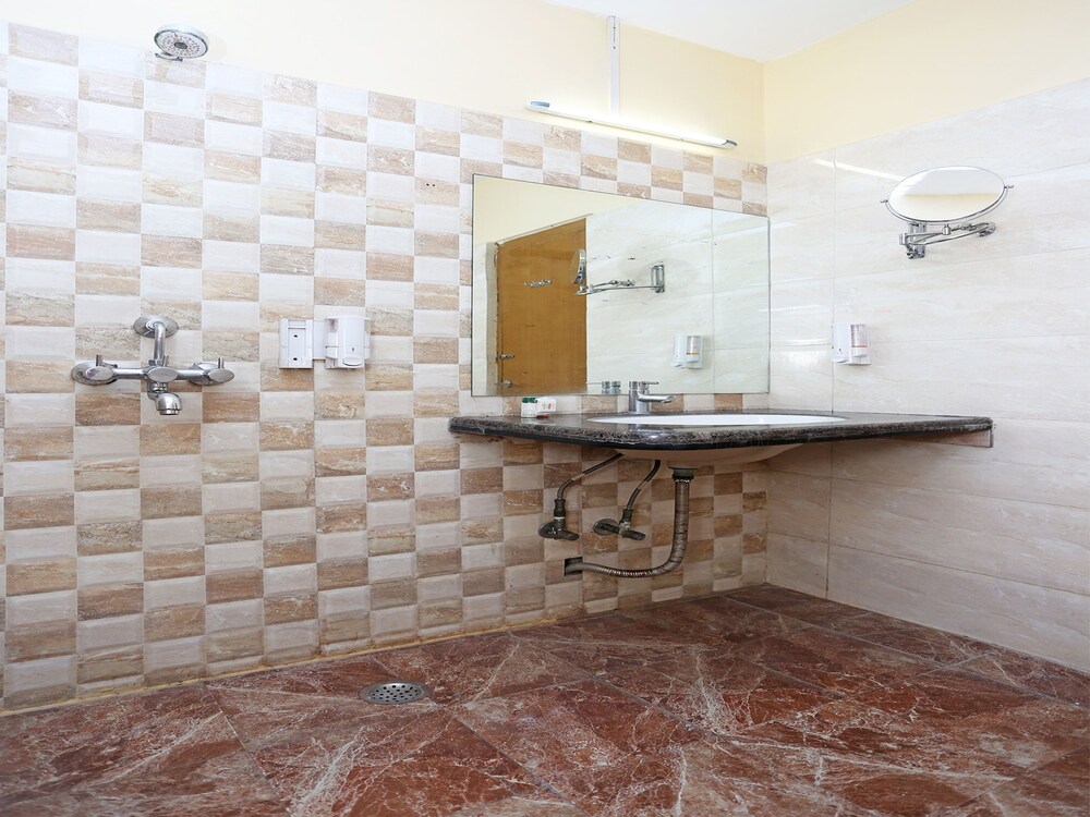 Treebo Trend Archie Regency Bathroom