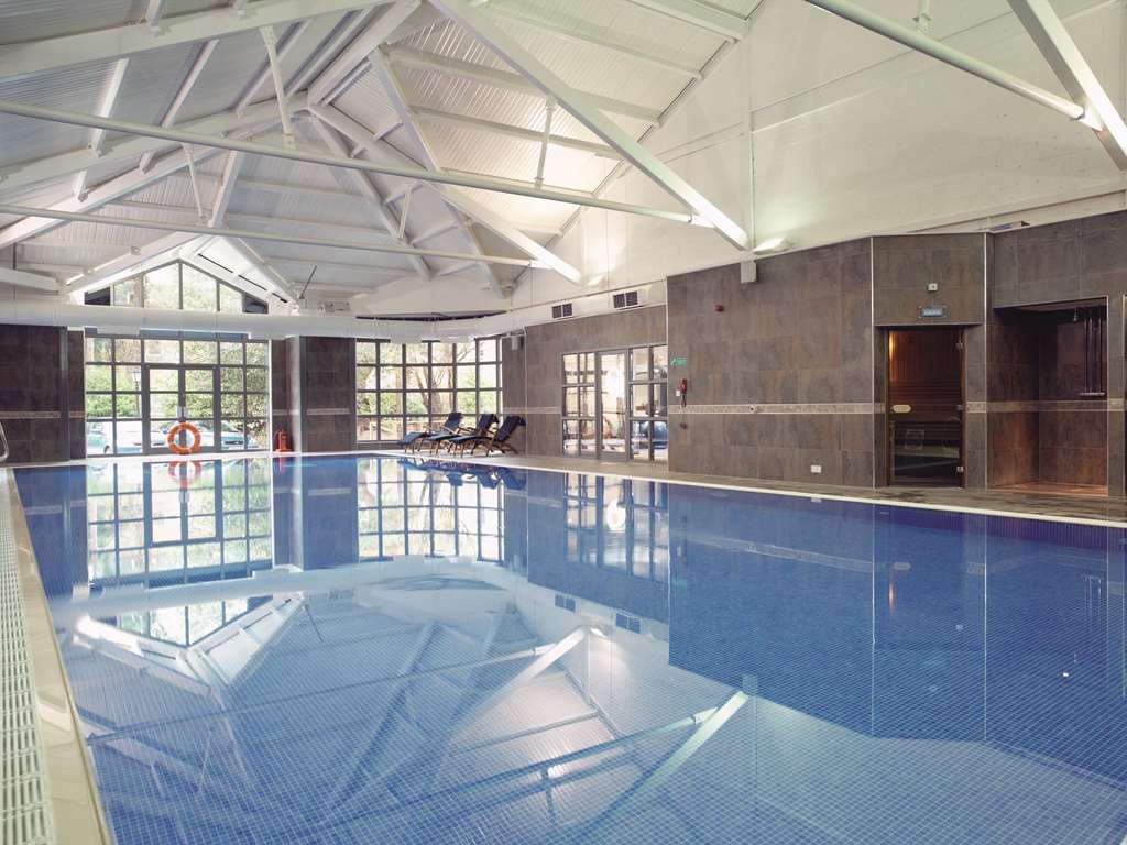 () Frimley Hall pool  () Frimley Hall pool