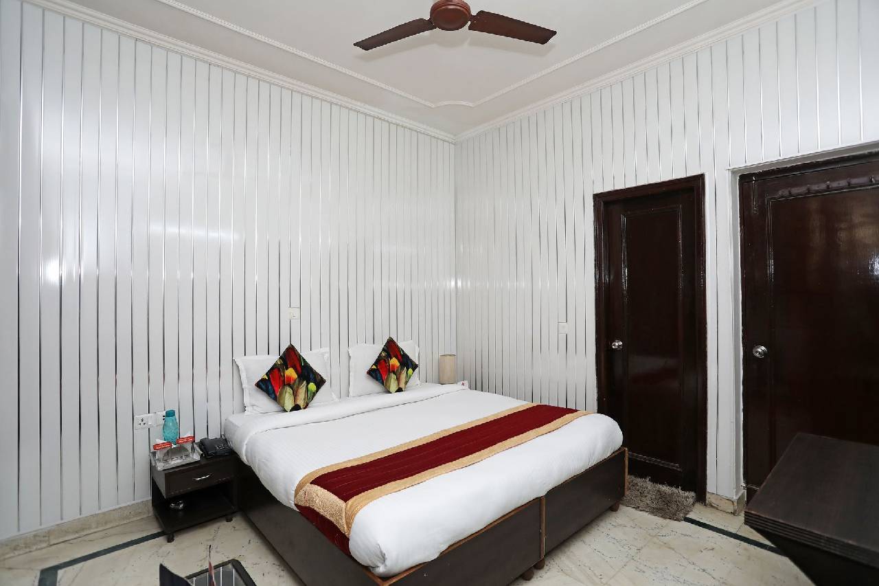 Oyo Rooms Sikanderpur Metro 