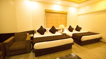 White Mushroom Jaipur V Inn Guestroom