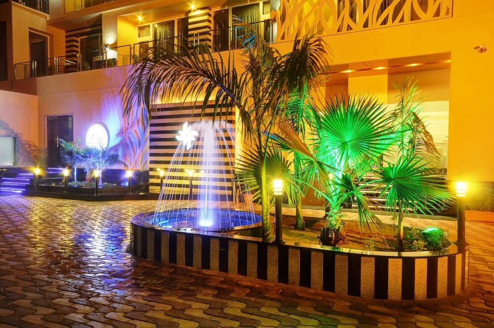Hotel Chirag Exterior