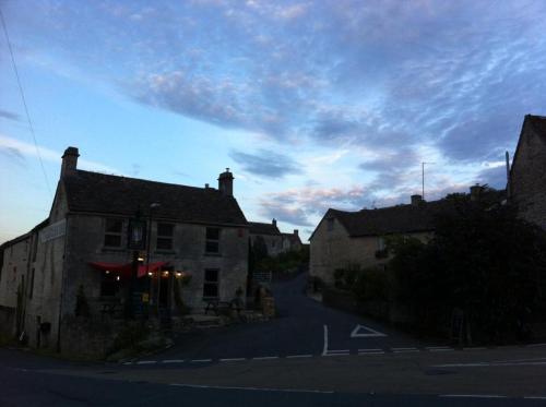 The Queen Matilda Country Inn & Rooms 