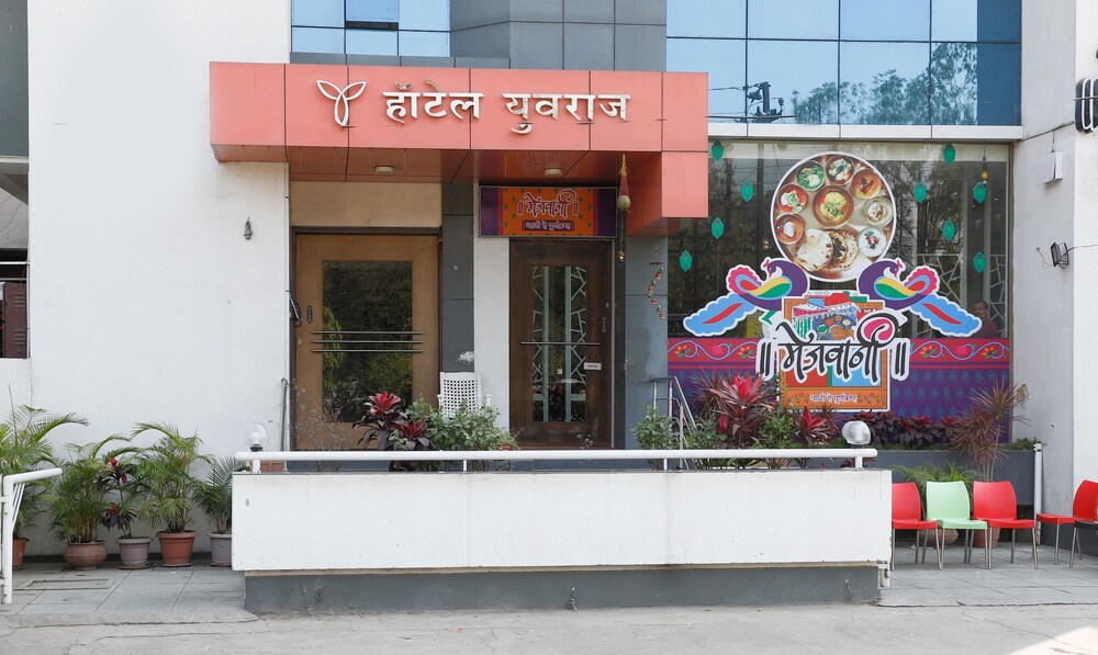 Treebo Yuvraj Hotel Front