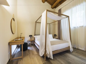 Relais San Giuliano Guestroom