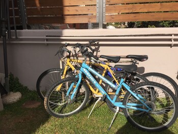 Suburban Deluxe Lodging & Retreat Bicycling