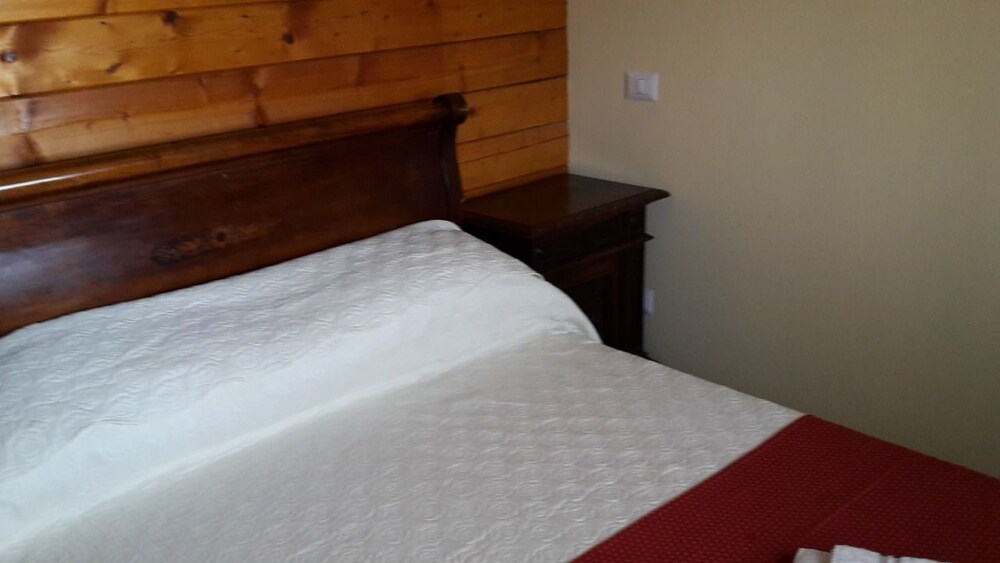 Alba Chiara Guestroom