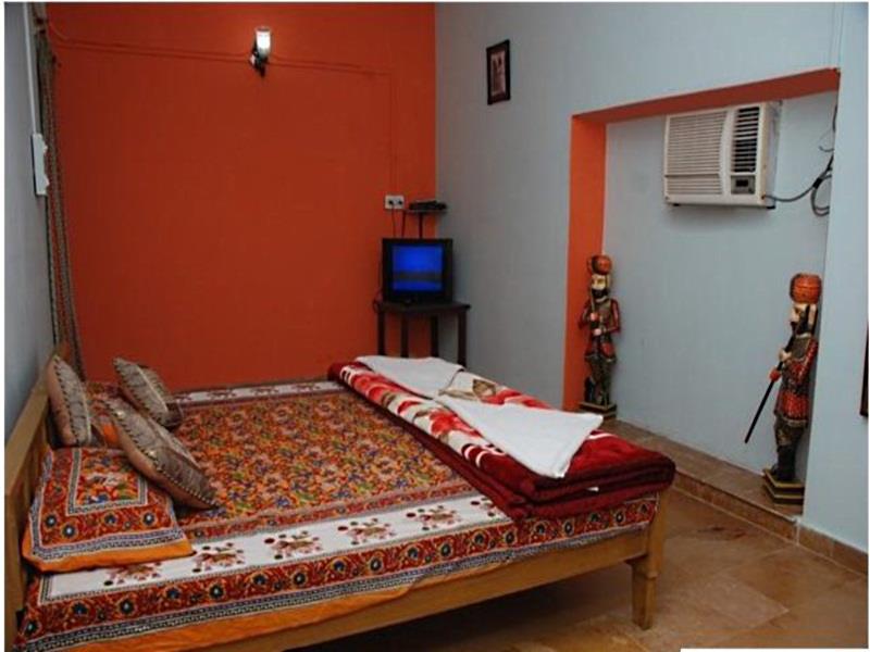 Amar Garh Hotel 