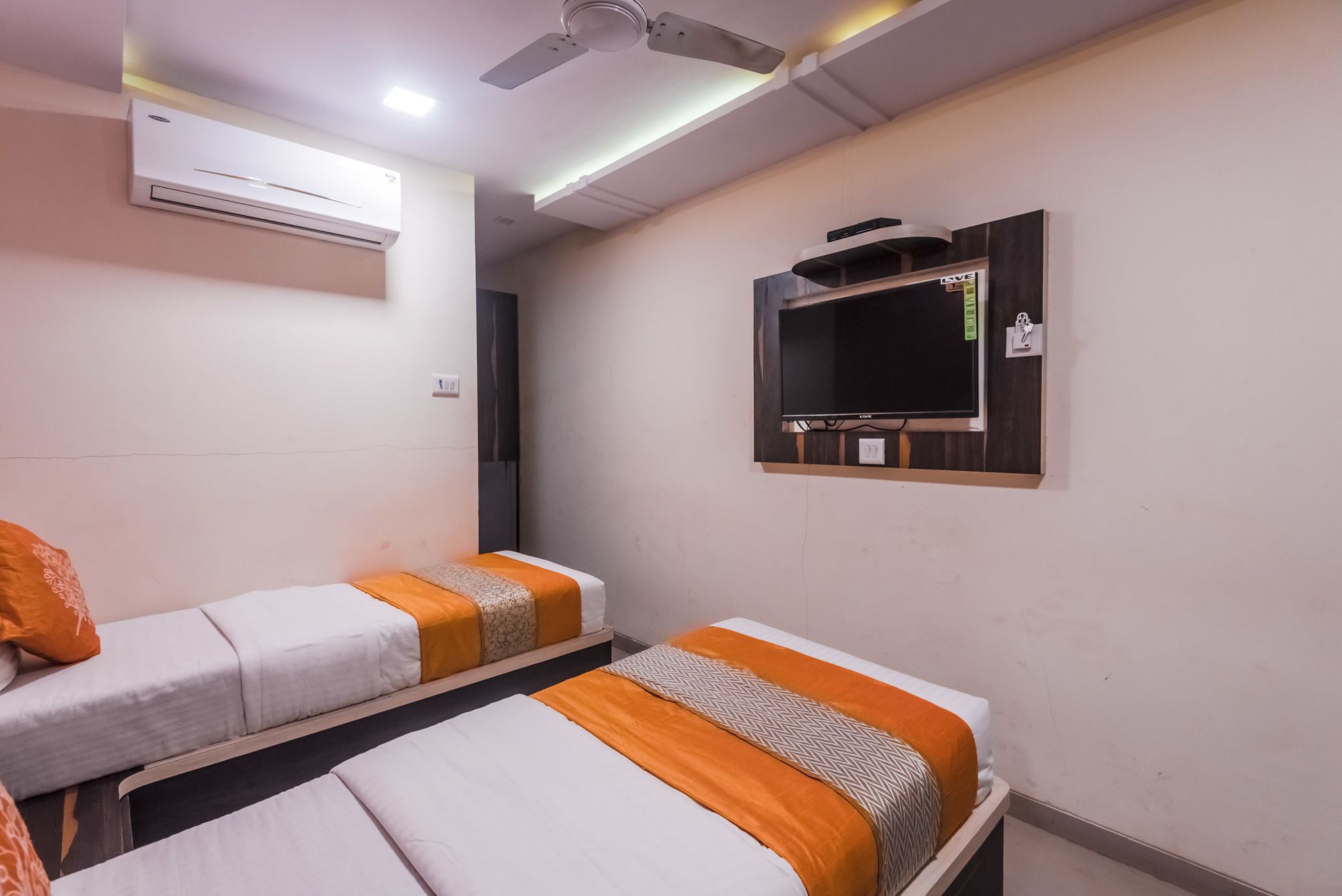 Oyo 7879 Golden Tulipz Boutique Hotel 