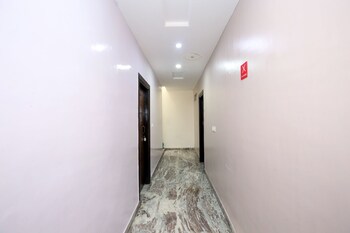 Oyo 4727 Hotel Sangam Pacific Hallway