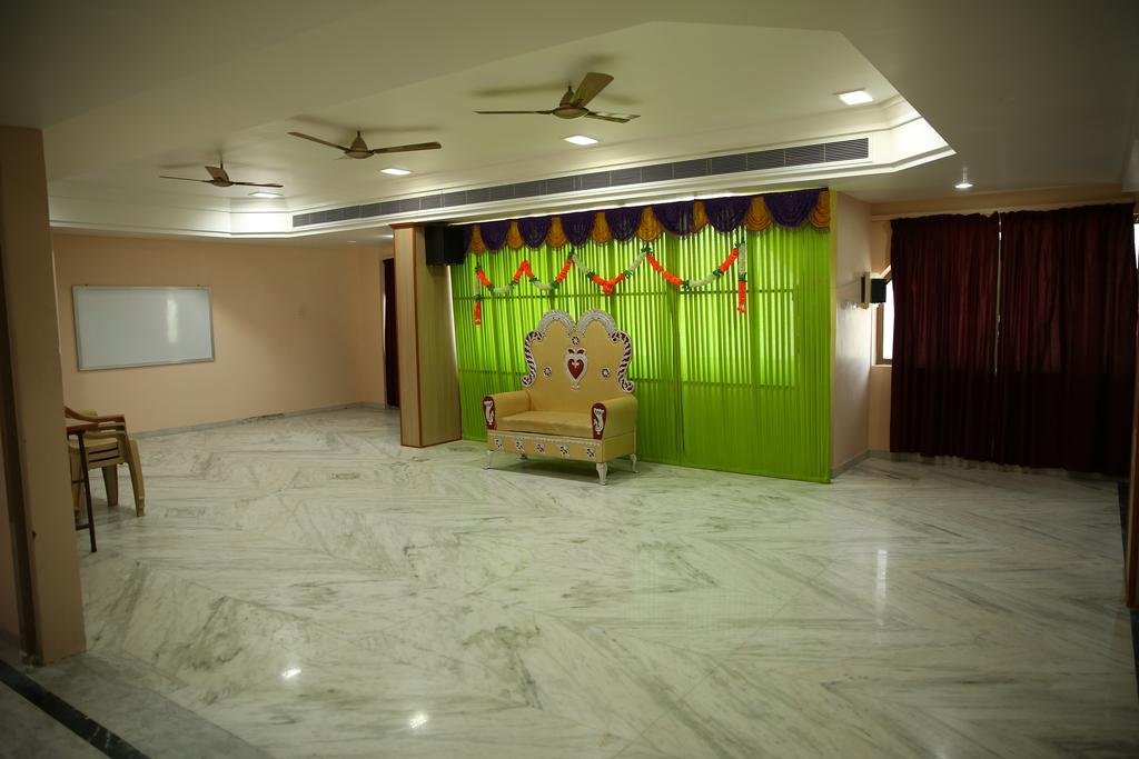 Hotel Valluvar 