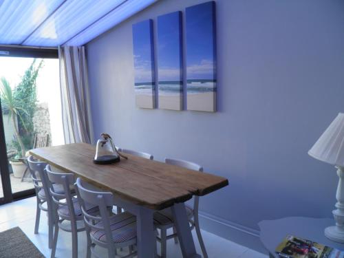 Holiday House Pembroke Dock (هالیدی هاوس پمبروك دوک) 