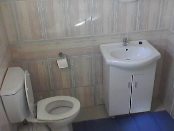 Royal Olympia Lodges And Safaris Bathroom