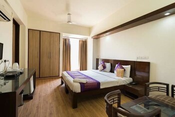Merriment Hotels By Ecom Mechanics Guestroom
