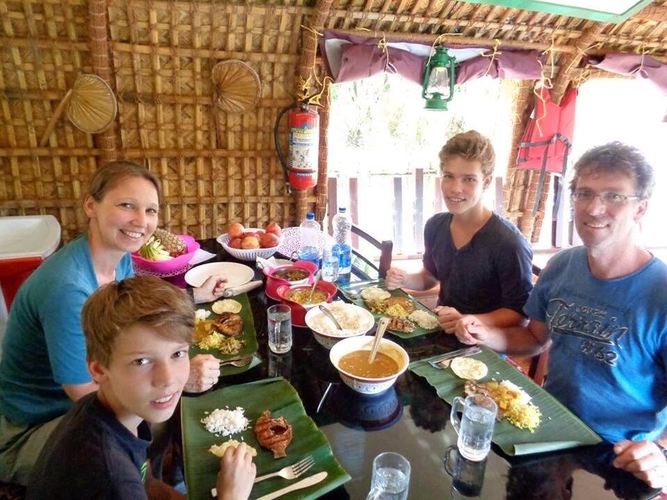 Antonys Eco Houseboat Hostel 