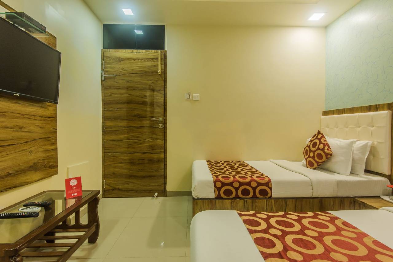 Oyo 9983 Hotel Golden Park 