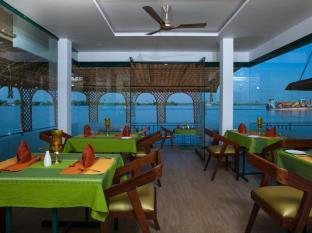 Kadavil Lakeshore Resort 