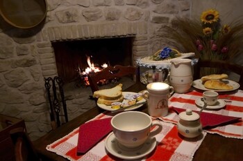 Robur Marsorum (روبور مارسوروم) In-Room Dining