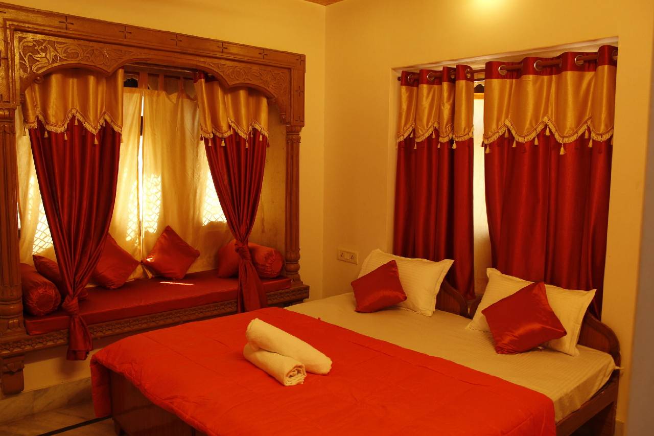 Dylan Cafe And Guest House 