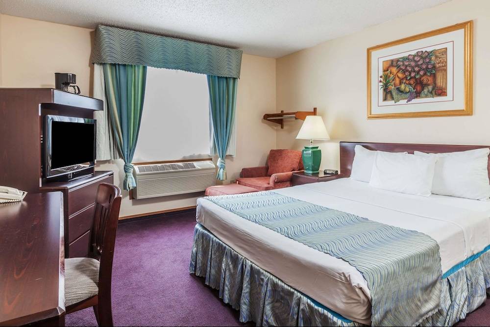 Super 8 by Wyndham Irving DFW Airport South - photo 5