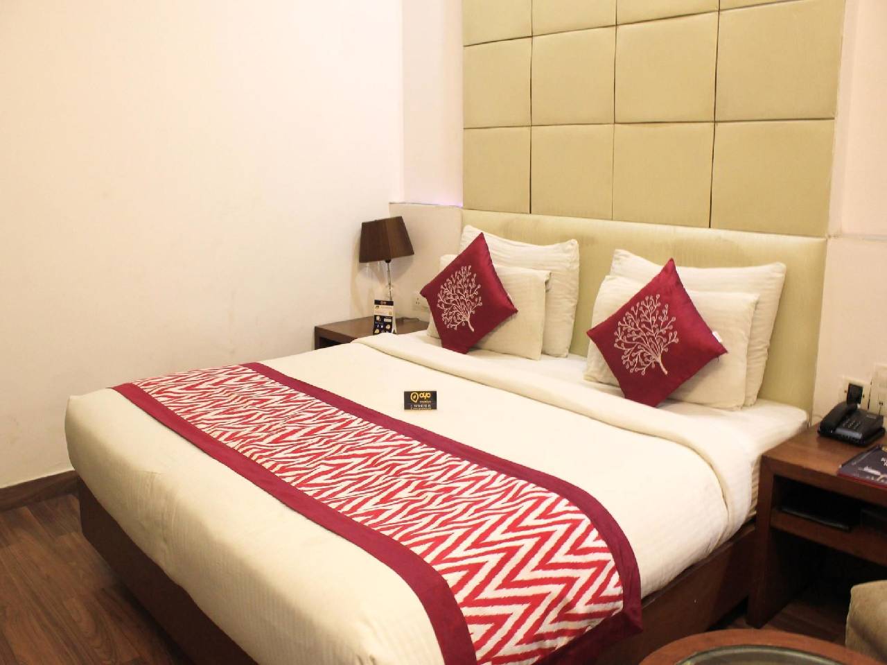 Oyo Premium Neelam Chowk 
