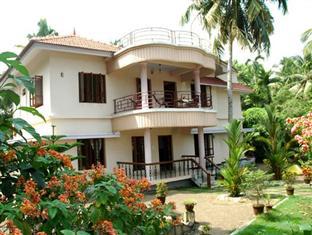 Village Paradise Backwater Homestay 
