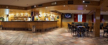 Hotel Piandineve (هتل پیاندینو) Hotel Bar
